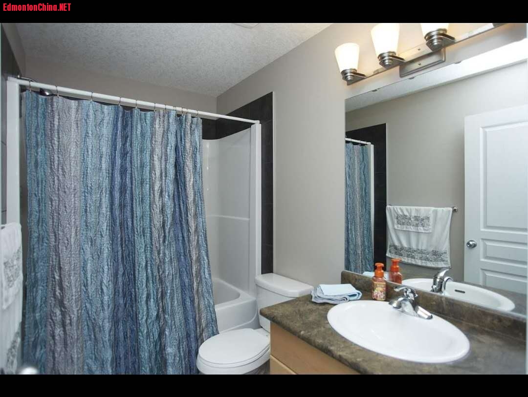 Upper floor bathroom.jpg
