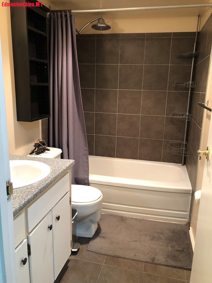 bathroom2.jpg