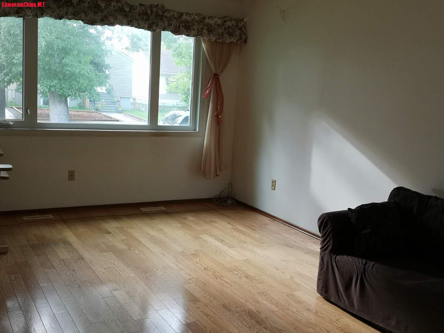 11531 - 3 Upstairs living room.jpg