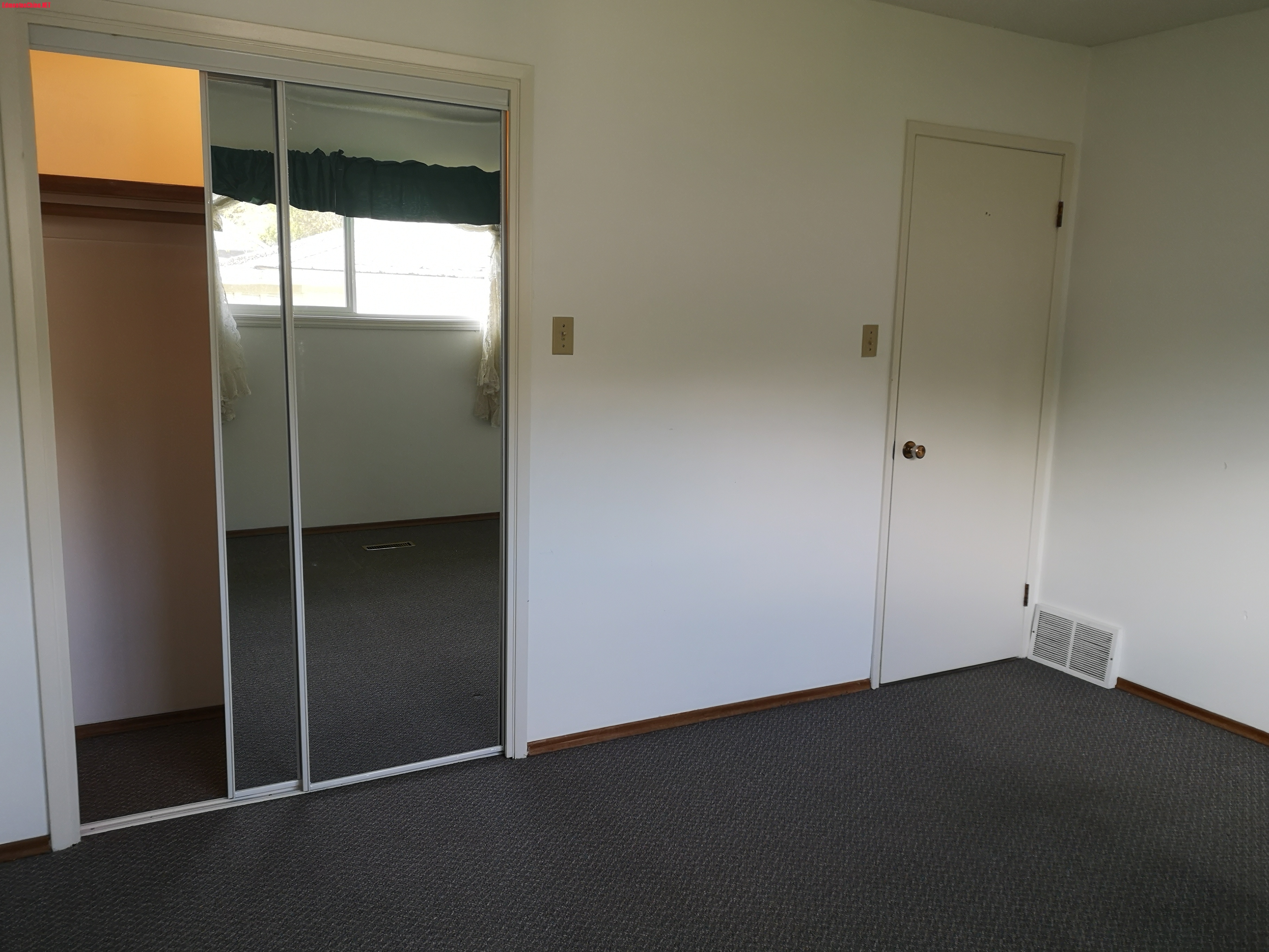 11531 - 2 Upstairs south room - 2.jpg