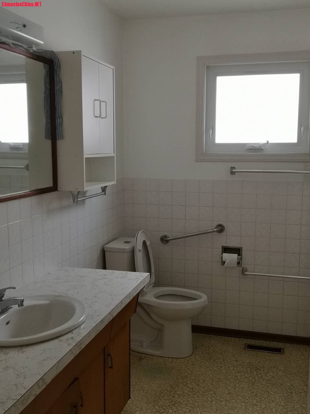 11531 - 5 Upstairs bathroom.jpg