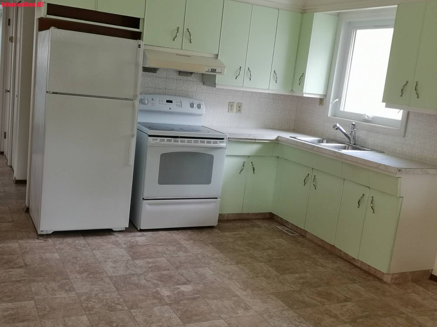 11531 - 4 Upstairs kitchen.jpg