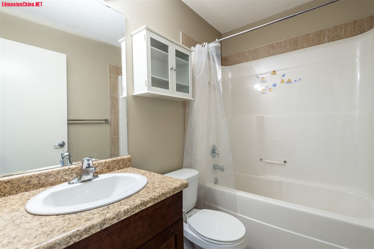 25-7314 Armour Crescent.jpg