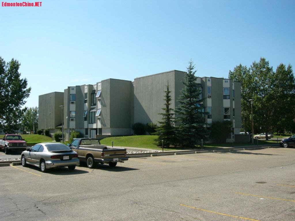 apartment-outdoor-building-1619482.jpg