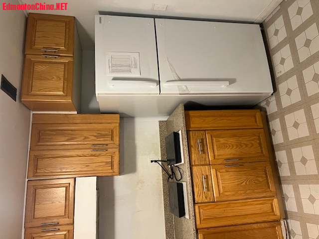 08 Kitchen and New Fridger.jpg